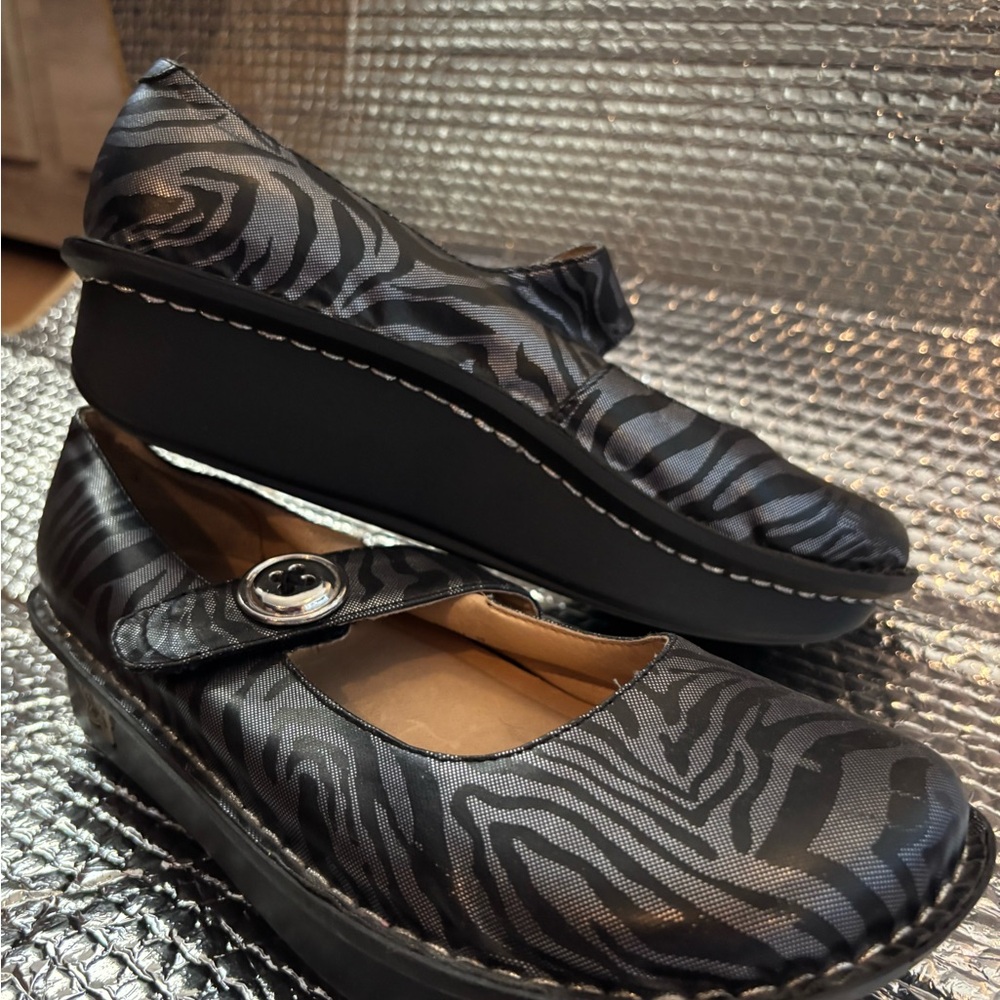 Alegria Black Flats with Decorative Stitching - Picture 4 of 6